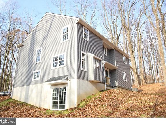 3rd image of 2 Longwood Dr