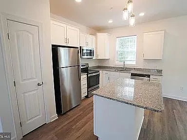 22 Parkview Dr — Photo 3