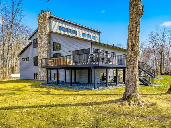 34010 Pioneer Ave, Center City, MN 55012