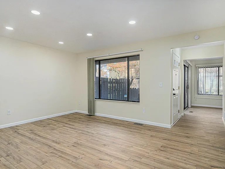 37313 Clubhouse Dr — Photo 2