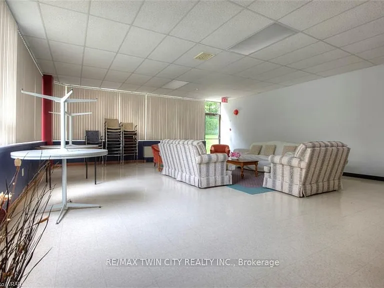 3227 King St E #503 — Photo 37