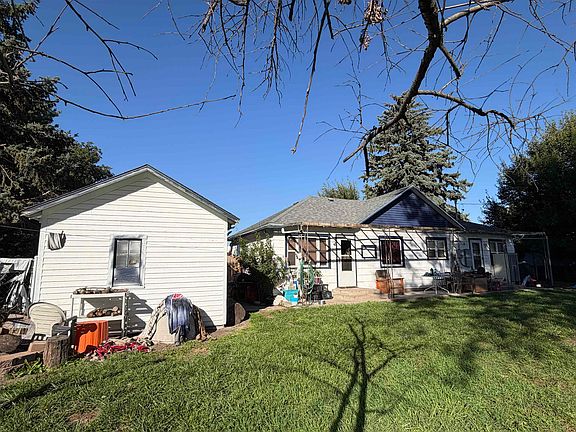 3rd image of 203 W Cedar