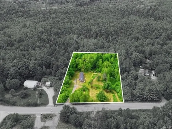 475 Penniac Rd, Saint Marys, NB E3A 9A8