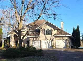 19266 Sioux Hills Rd, Hutchinson, MN 55350