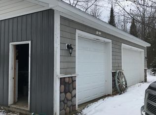 1113 W Devereaux Lake Rd, Indian River, MI 49749