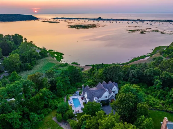 248 Shore Road, Mount Sinai, NY 11766