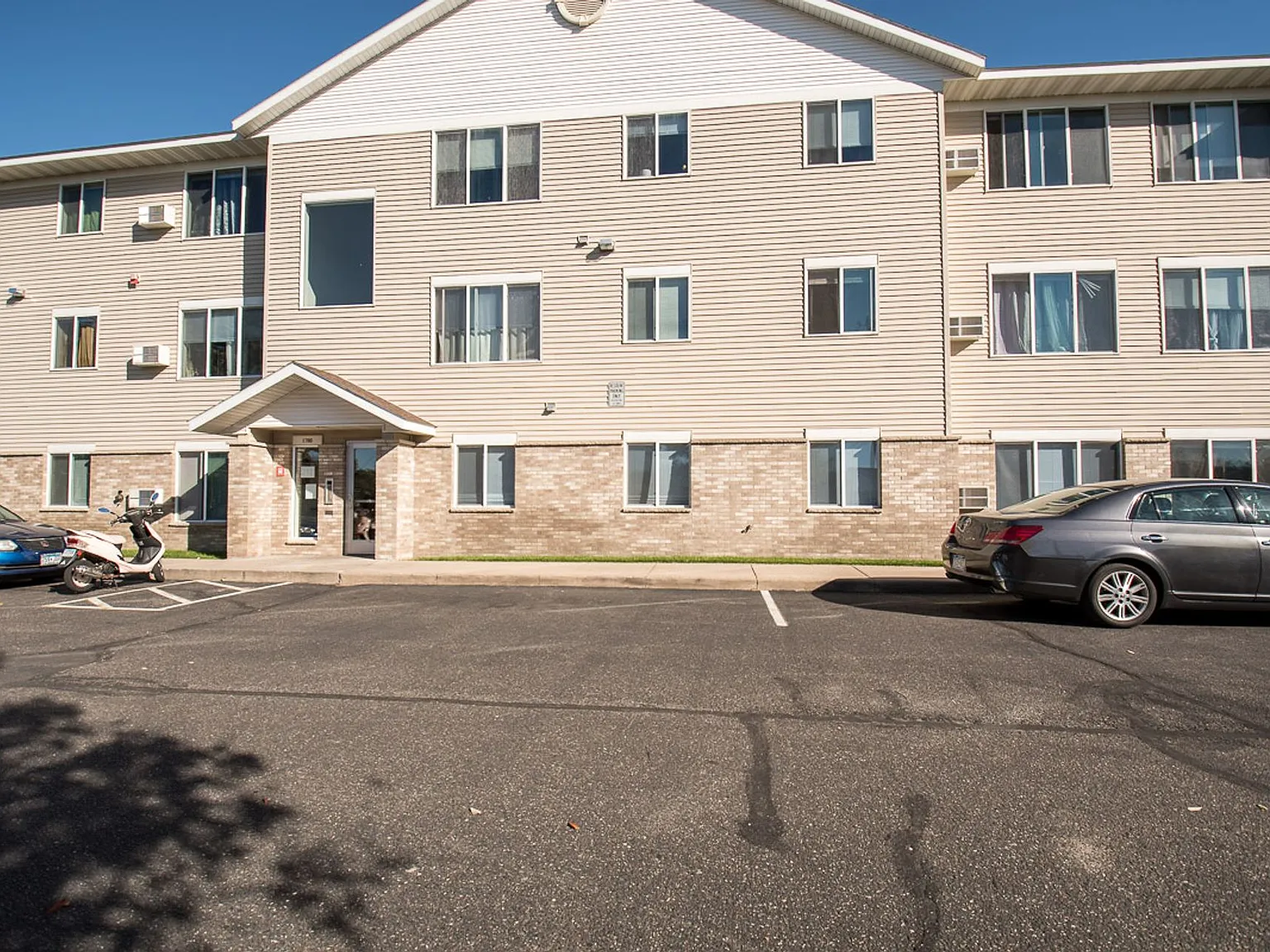 East Bank Apartments LLC — Photo 3