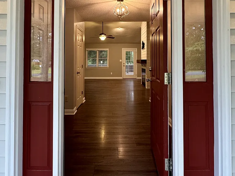 200 Horseshoe Dr — Photo 2