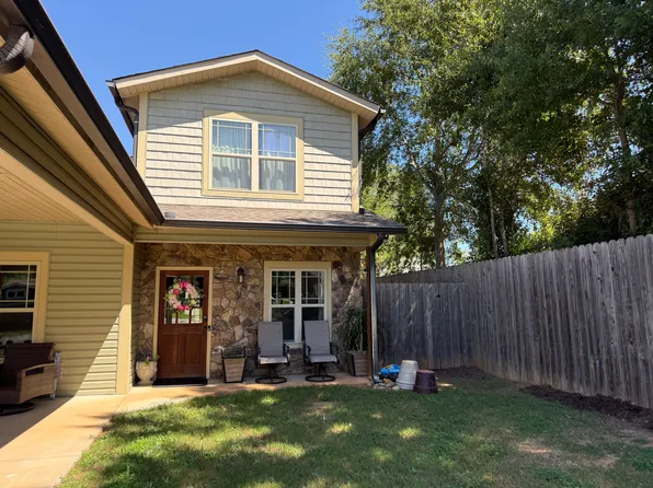 242 Lee Ln, Seneca, SC 29678