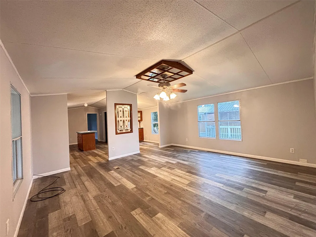 Building Photo - 231 Morris Ln