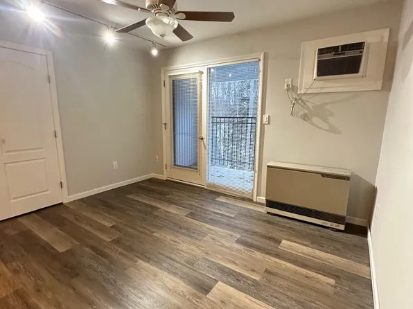125 Kennedy Dr APT 38, South Burlington, VT 05403