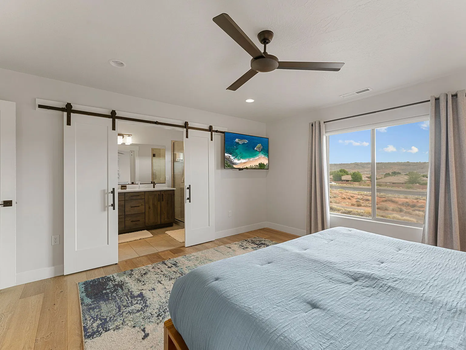 4 bed, 2537 sqft, $4,595 — Photo 4