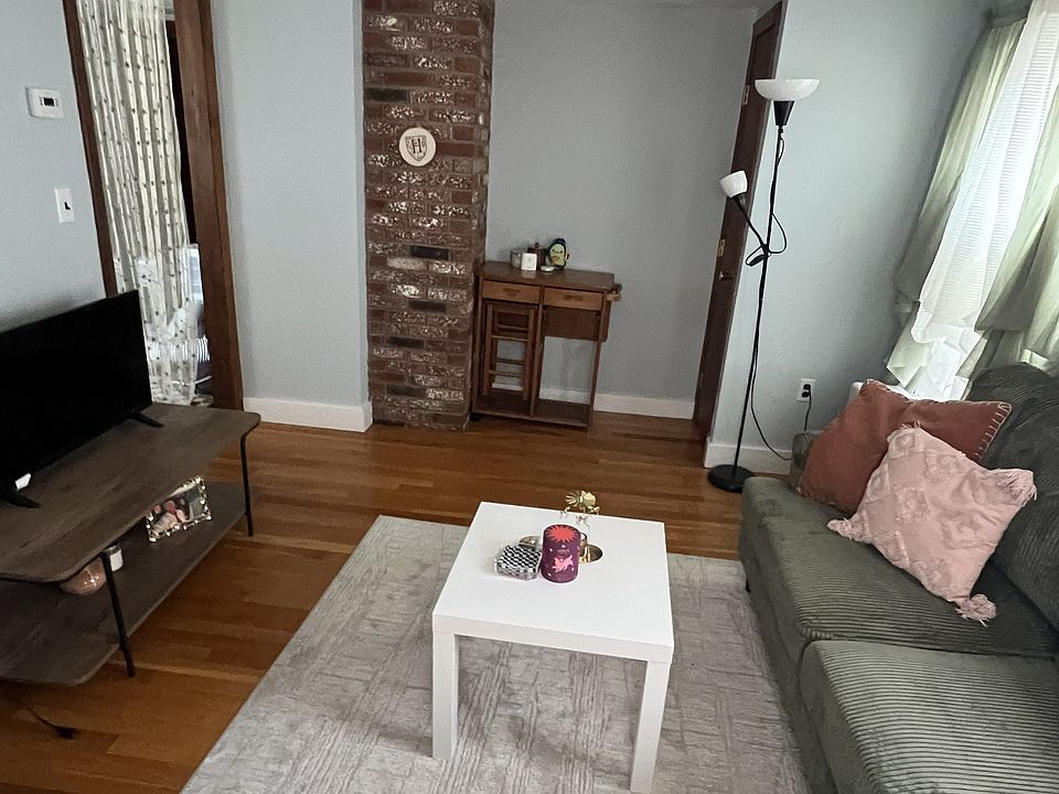 1st image of 34 Williams St Floor 2