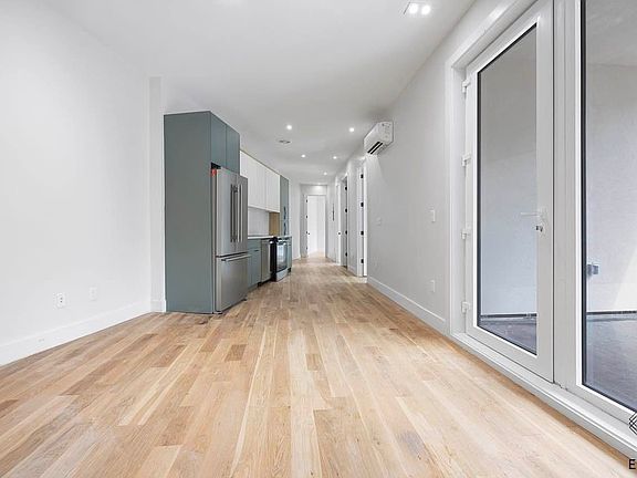 4th image of 321 Eckford St #302
