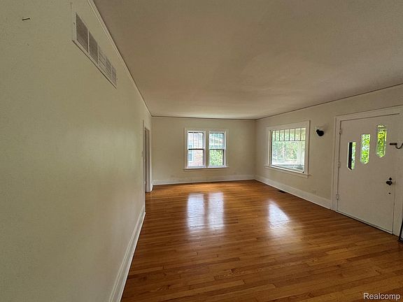 4th image of 1812 Jackson Ave