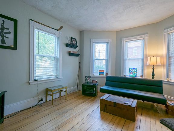 3rd image of 31 Tucker Ave