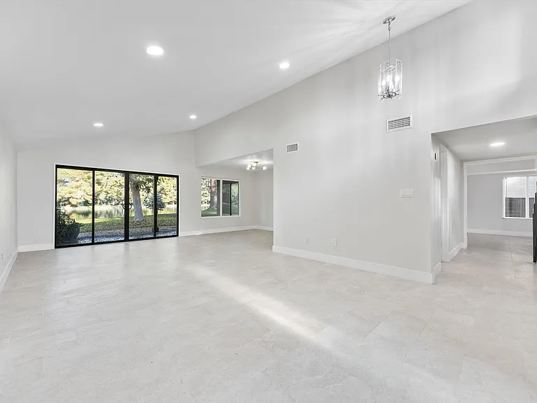 4157 Pinewood Lake Dr — Photo 5