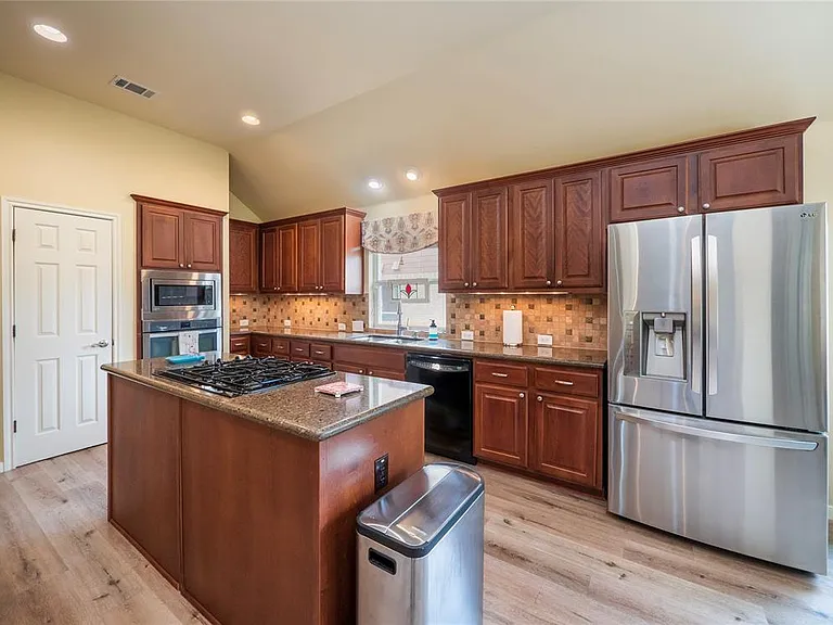 3805 Longhorn Acres St — Photo 15