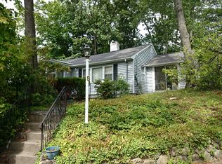 8 Cricket Ln, West Roxbury, MA 02132
