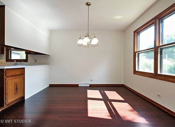 4th image of 210 W Lillian Ave