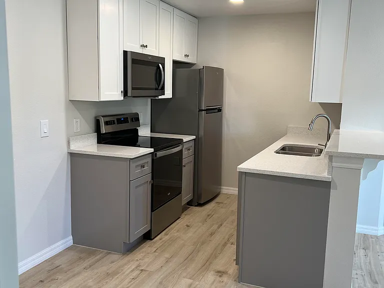 2592 Grassy Point Dr #212 — Photo 4