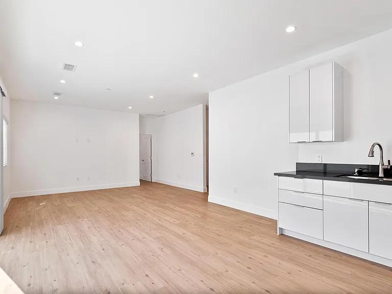 18203 Sunburst St — Photo 10