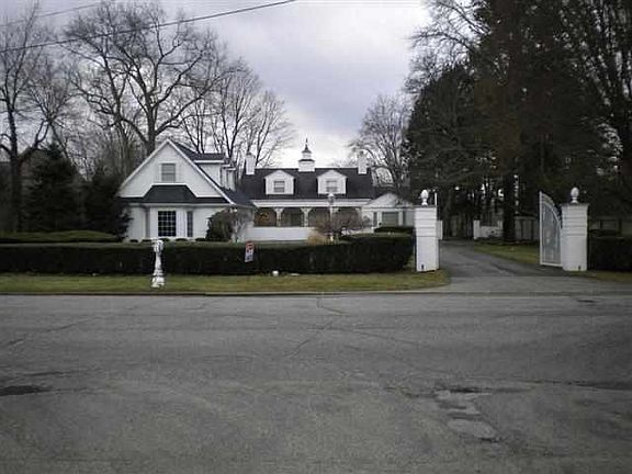 2nd image of 3231 Greenleaf Blvd