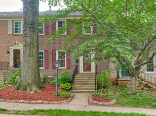 1804 Golf View Ct, Reston, VA 20190