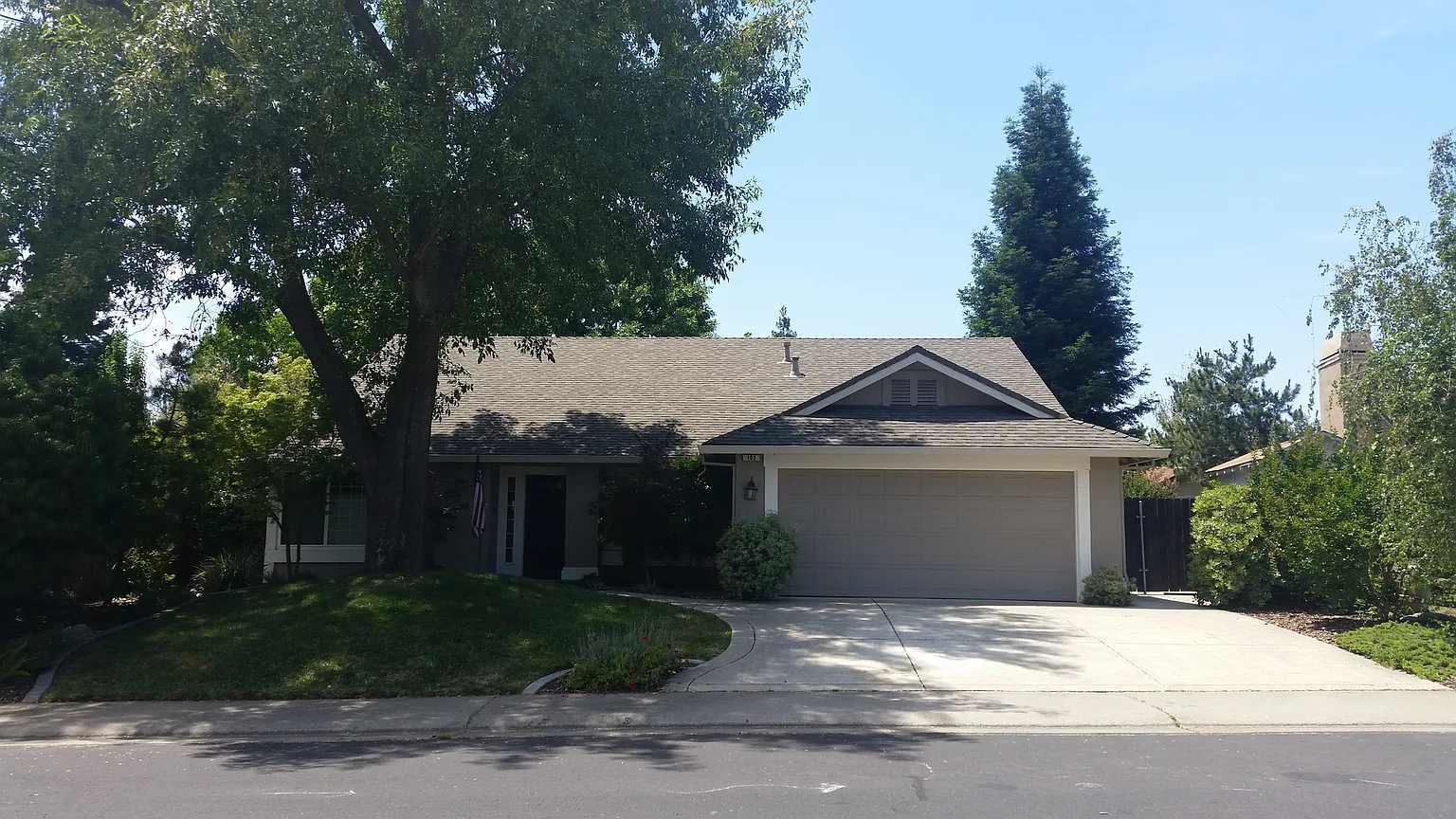 102 Gable St photo 1