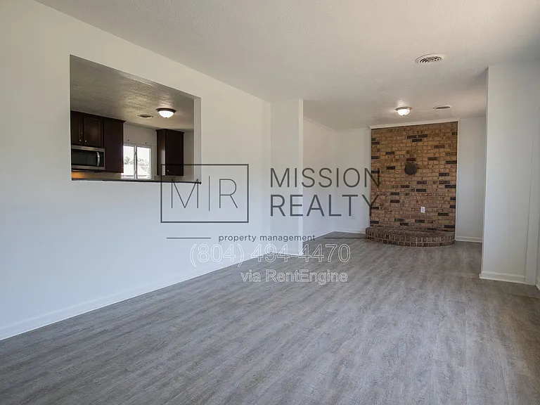 1649 Delmar Ave — Photo 3