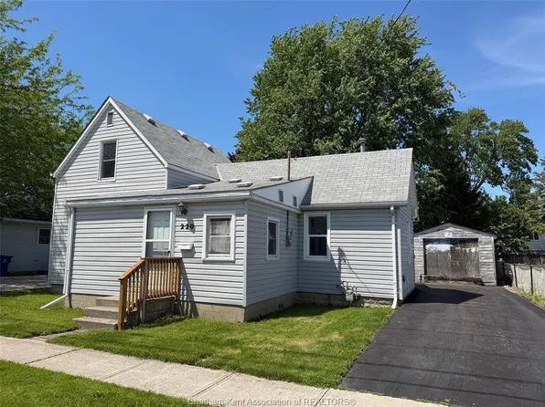 220 Queen St, Chatham Kent, ON N8A 1G5
