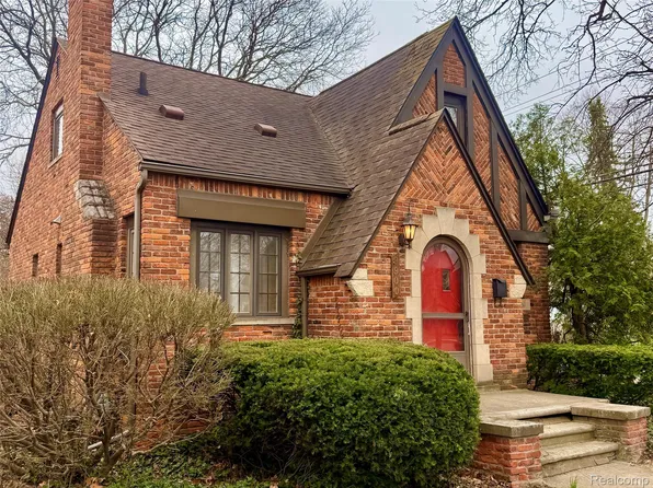 9900 Cranston St, Livonia, MI 48150