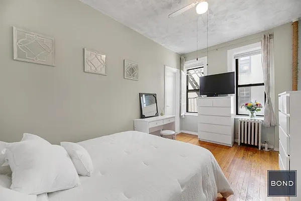 Sold by Bond New York | media 19