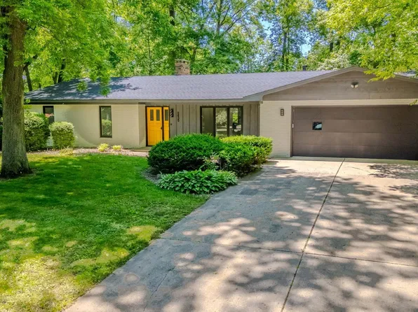 2435 S Stonebridge Rd, Warsaw, IN 46580