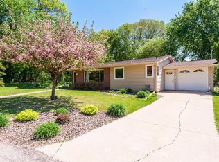 1912 10th St NE, Rochester, MN 55906