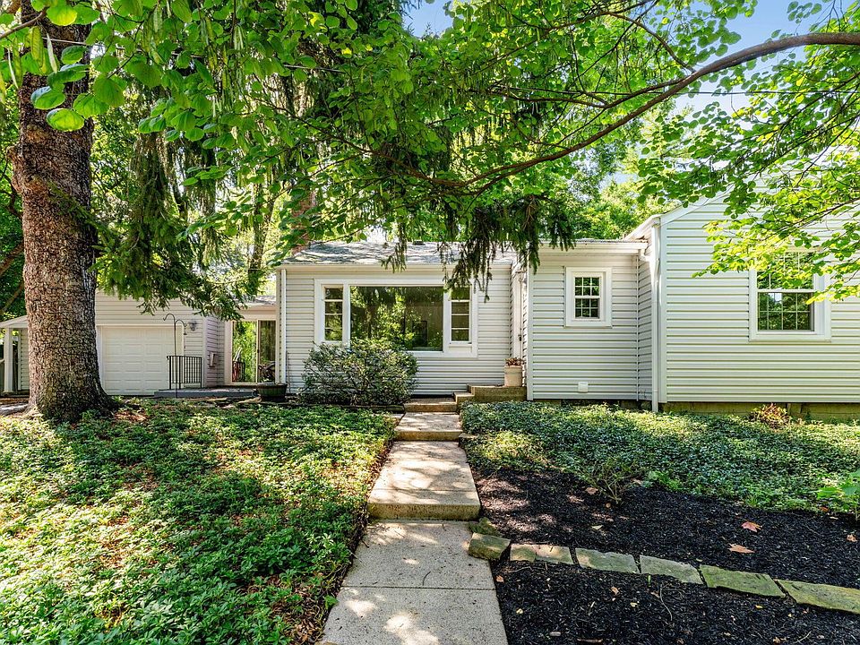 1st image of 135 Orchard Dr