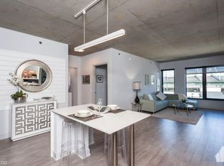 1033 W Addison St #423, Chicago, IL 60657