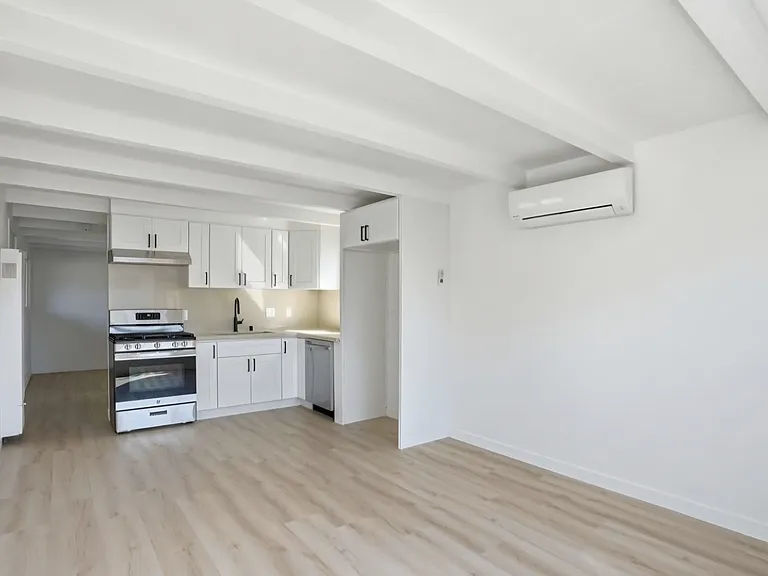 247 E Branch St — Photo 1