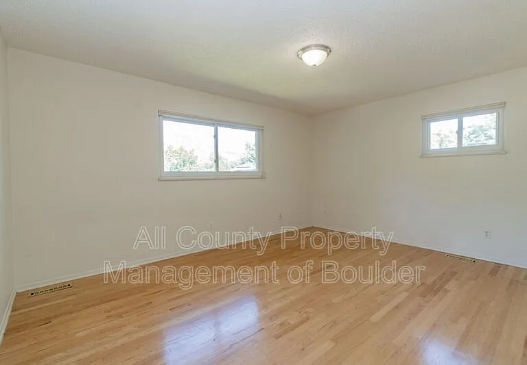 1530 Ithaca Dr — Photo 5