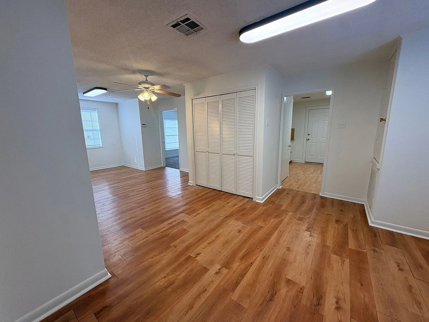 2710 1/2 Hodges Street — Photo 4