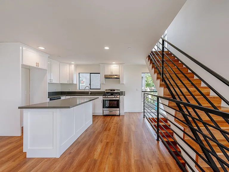 11508 Emelita St — Photo 4