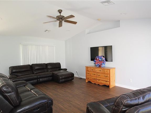 5th image of 626 Beverly Ct