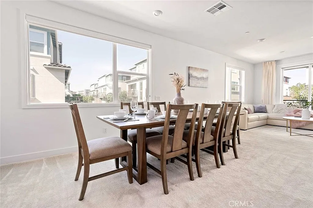 3 bed, 3.5 bath, 1736 sqft, $6,000 — Photo 3