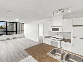 933 Hornby St, Vancouver, BC