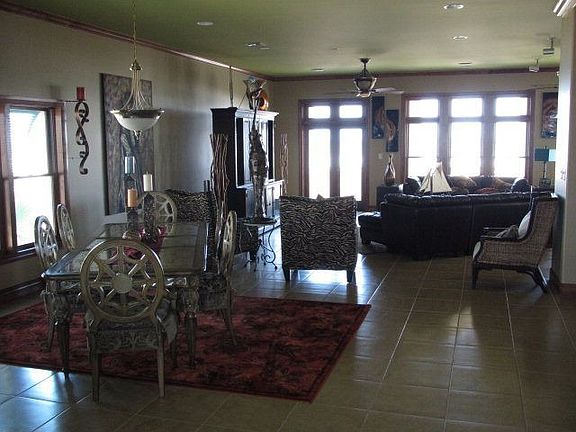4th image of 8236 Breakers Blvd