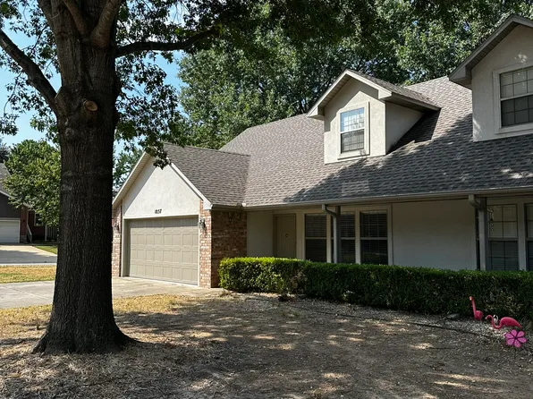 1857 N Hunters Rdg #1857, Fayetteville, AR 72701