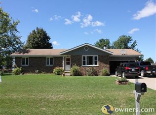 705 N Allen Dr, Athens, IL 62613