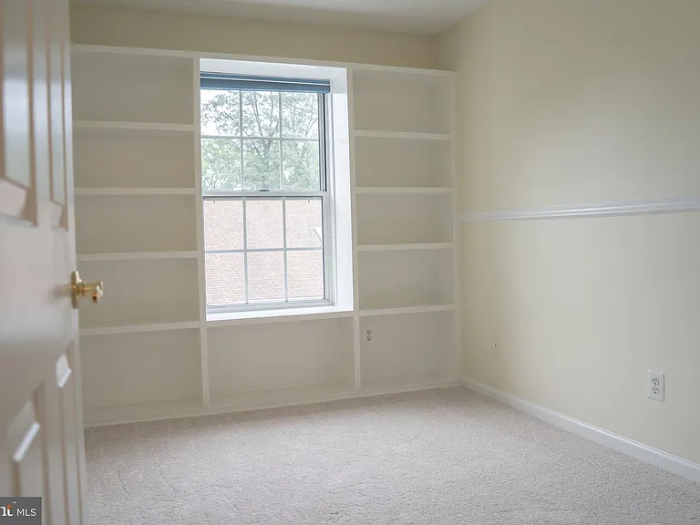 12101 Greenwood Ct #301 — Photo 34