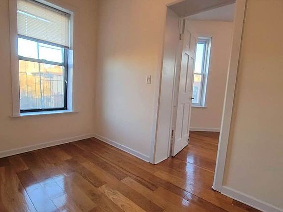 3rd image of 27 Morton St #94