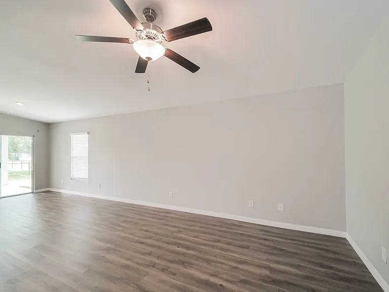 1831 NW 6th Ave — Photo 5
